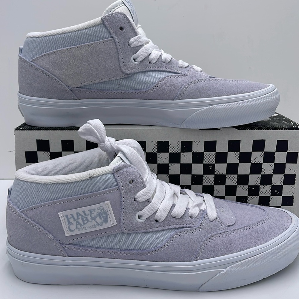Vans WMNS Skate Half Cab
Light Blue/White
VN0A5KYABGX Sneakers - Picture 2 of 16